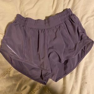 Lululemon hotty hot shorts 2.5”